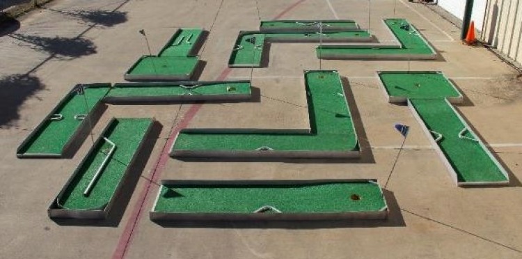 Mini Golf Single Hole - Indoor/Outdoor